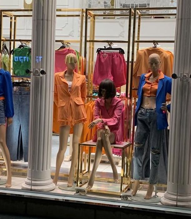 Проектиране и цялосно оборудва за бутици  и магазини.