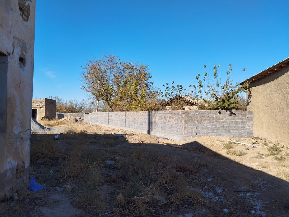 Uchastka sotiladi