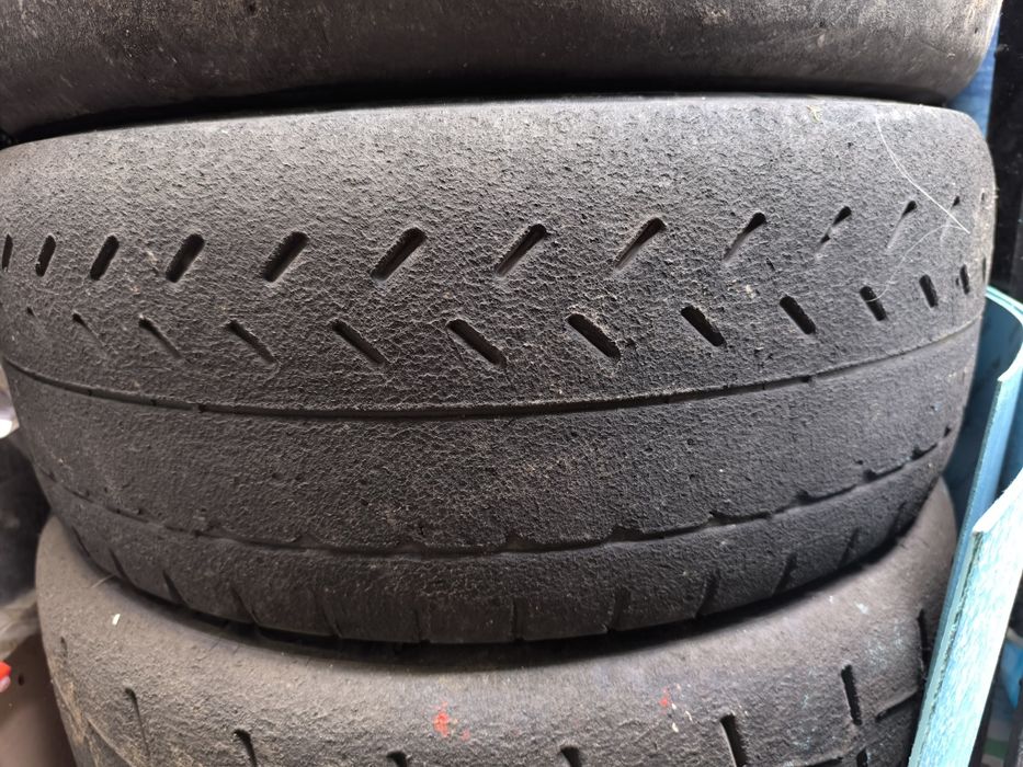 Сликове 16 190 600 17 610 225