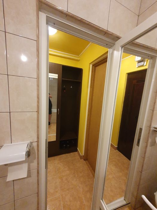 Ofer spre inchiriere garsoniera