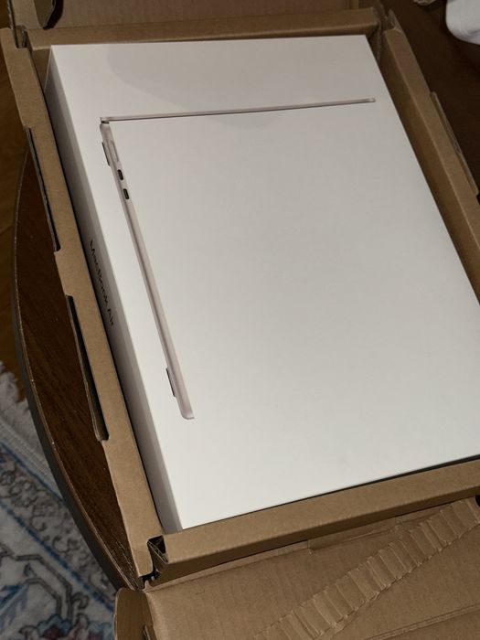MacBook Air M3 2024 8/256 — 100% батарея, идеал