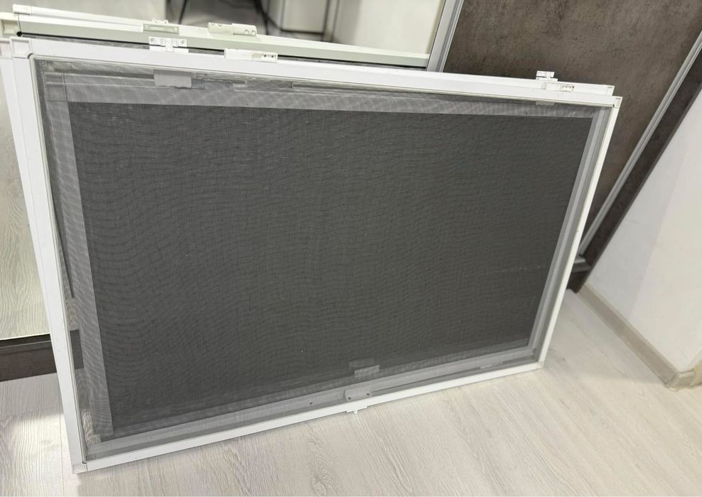 Plase geamuri insecte