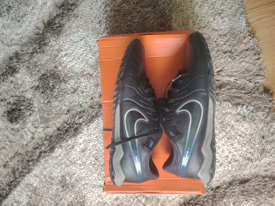 Vând papuci nike tiempo
