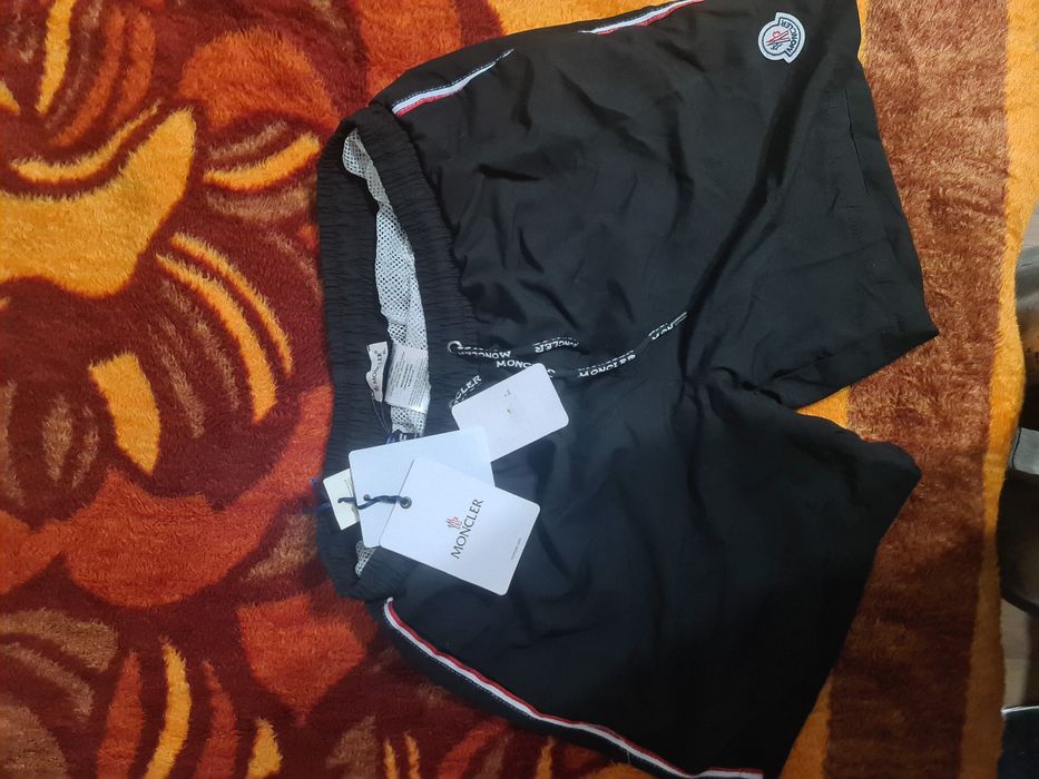 Къси панталони Монклер