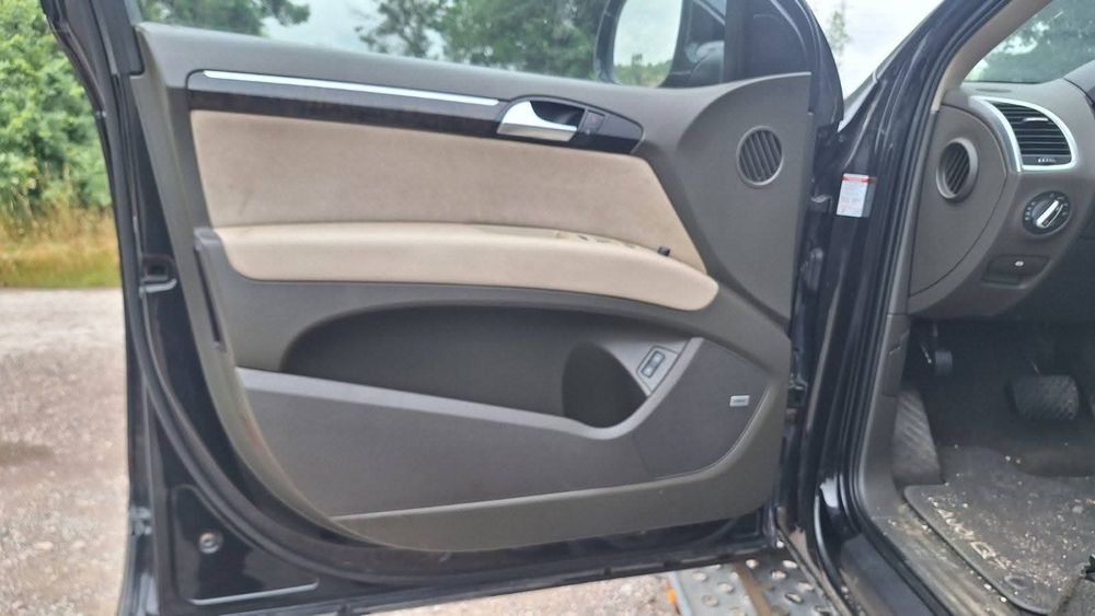 Audi Q7 4 2 TDI V8  ,326 к.с ,20 броя на части.