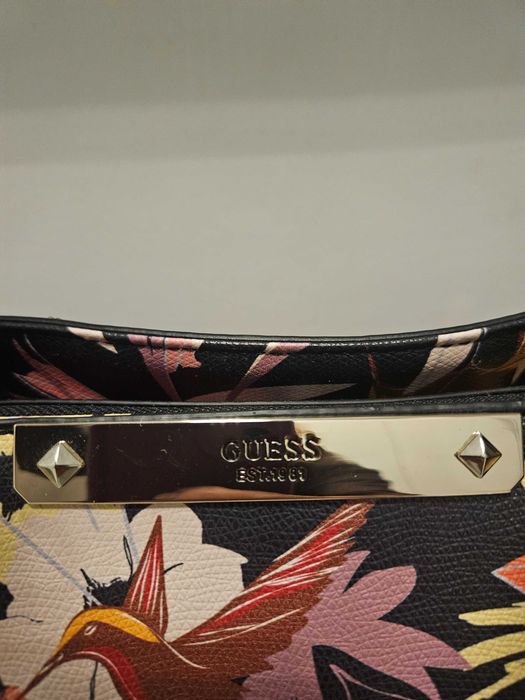 Оригинална чанта на Guess