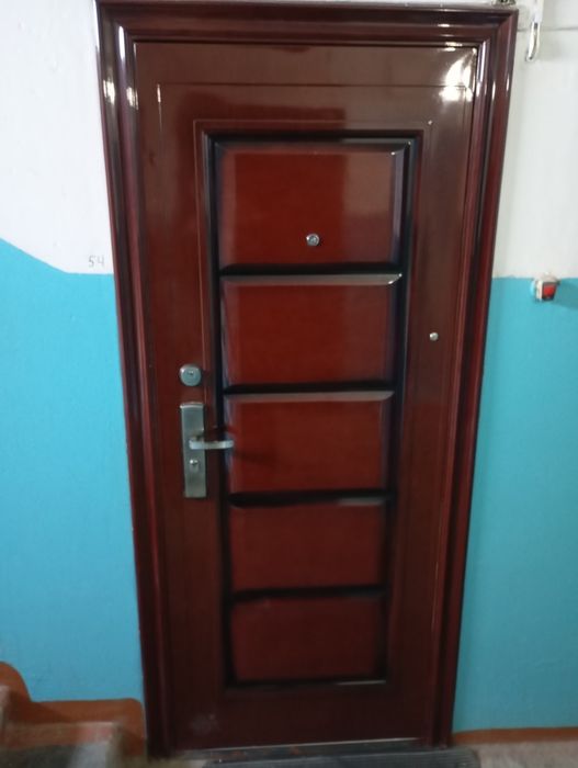 Продам входную дверь