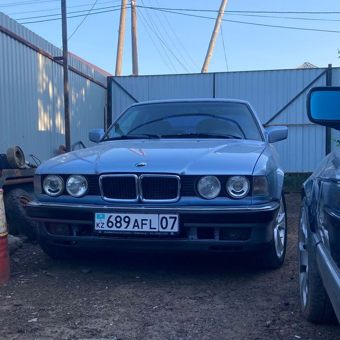 БМВ е32 м 60б30 1992 года