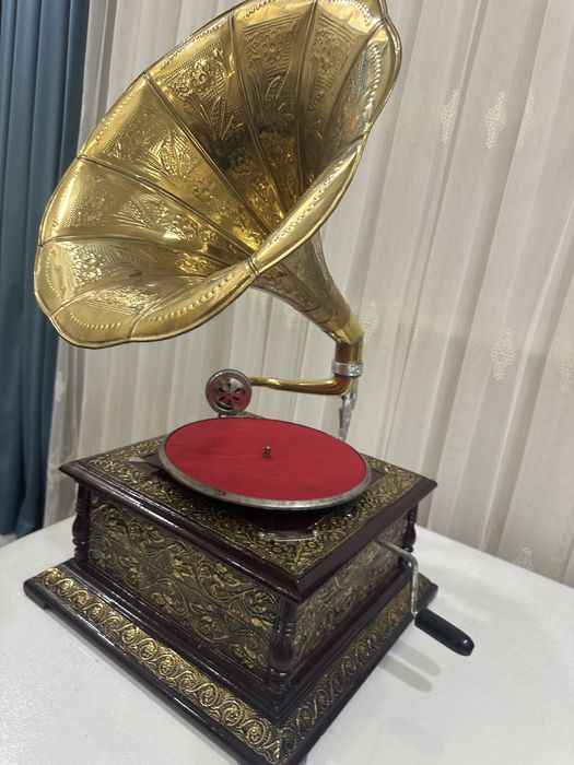 Продаётся Граммофон Патифон Ретро Антиквар Все работает как новый