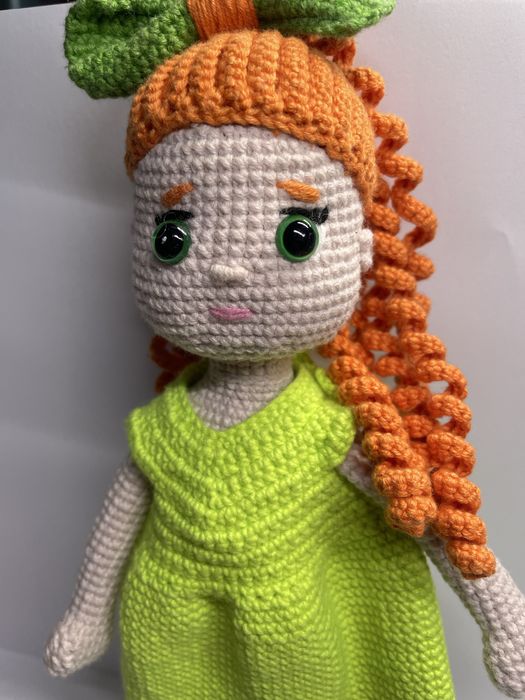 Păpușă Amigurumi croșetată manual