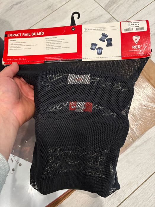 Наколенники для сноуборда Burton