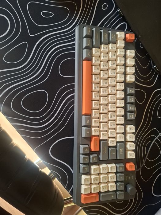 Игравой клавиатура с мышкой в камплект