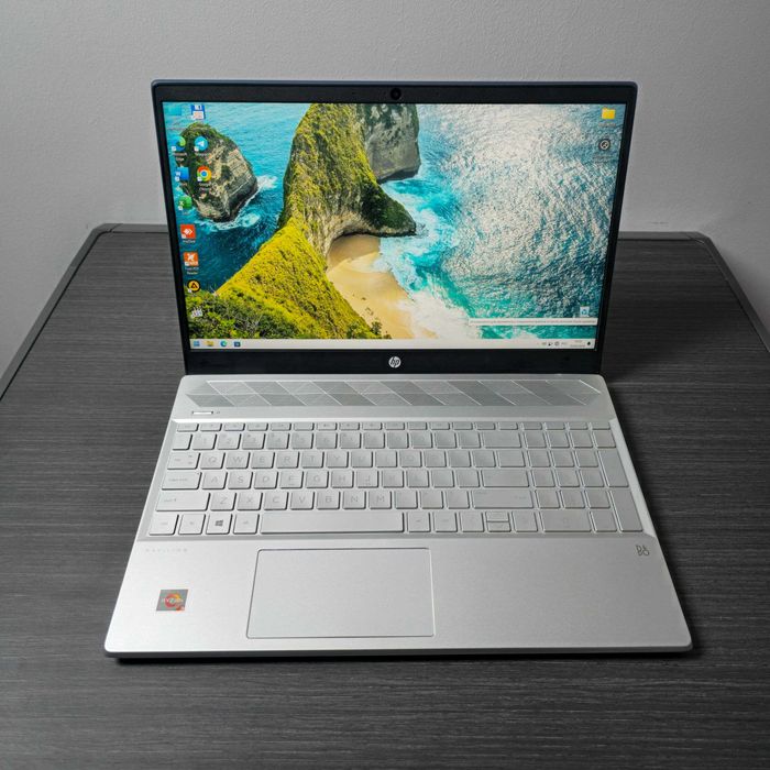 HP Pavilion  15  Ryzen 3 SSD 128/4 GB
