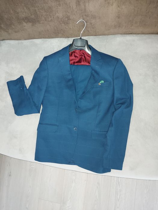 Costum bărbați de vanzare