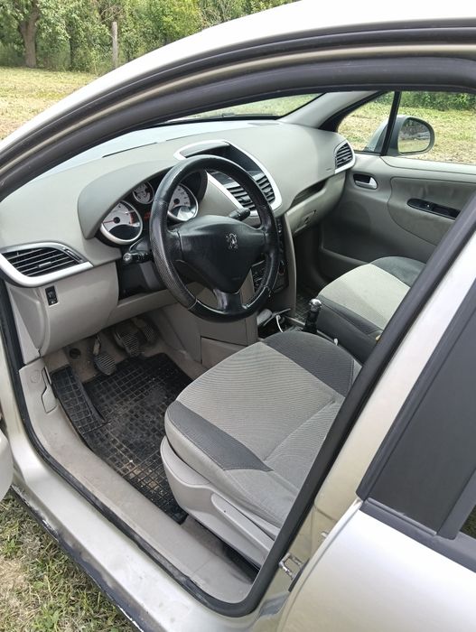 Vând Peugeot 207 1.4hdi