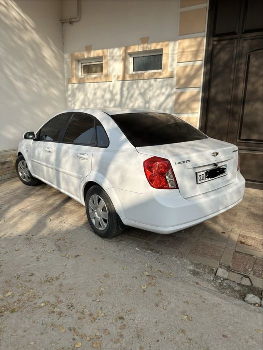 Variantga Lacetti sotiladi 1,8 motor