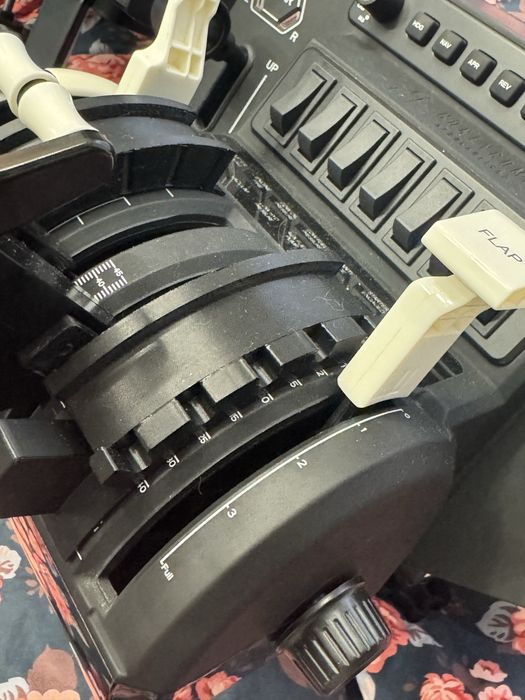 Honeycomb Bravo Yoke + Throttle Quadrant