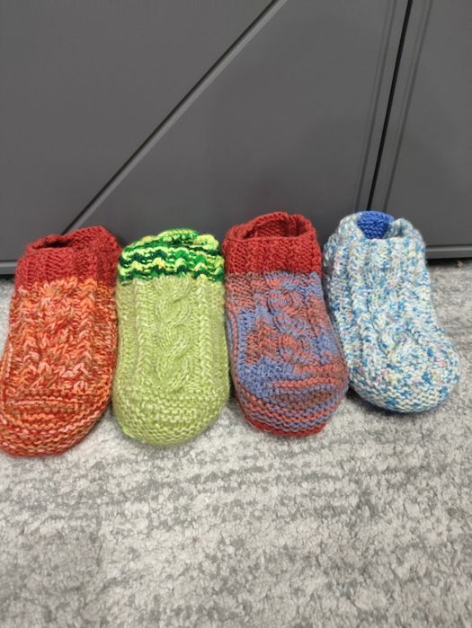 Вязанные носочки- следочки.