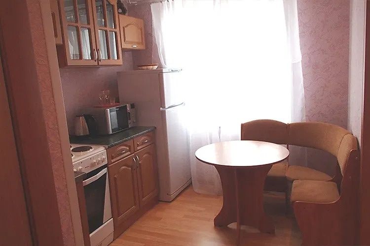 Сдам 1 ком.  кв. Посуточно 19мкр