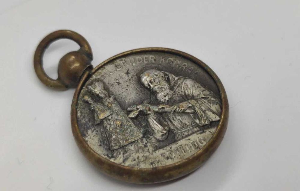 Rezervat.Relicvă Amuletă Religioasă