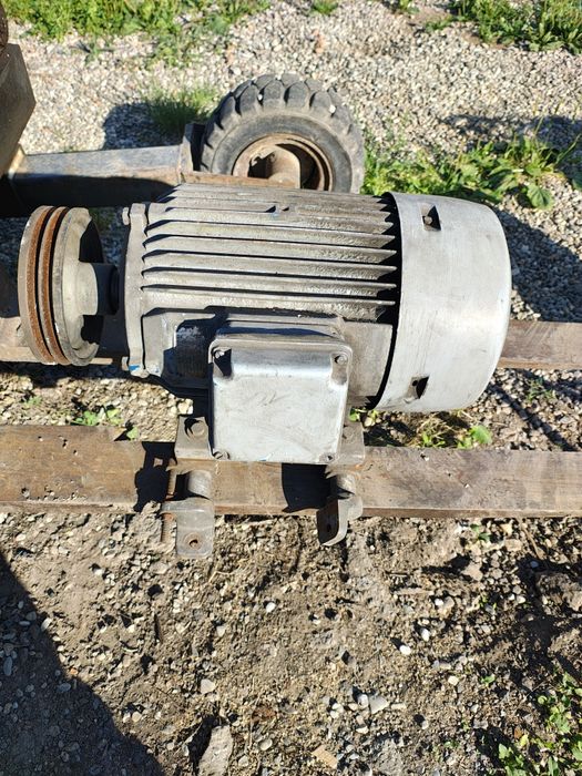 Vând motor electric trifazic 11 kw. 2900 rotații /m