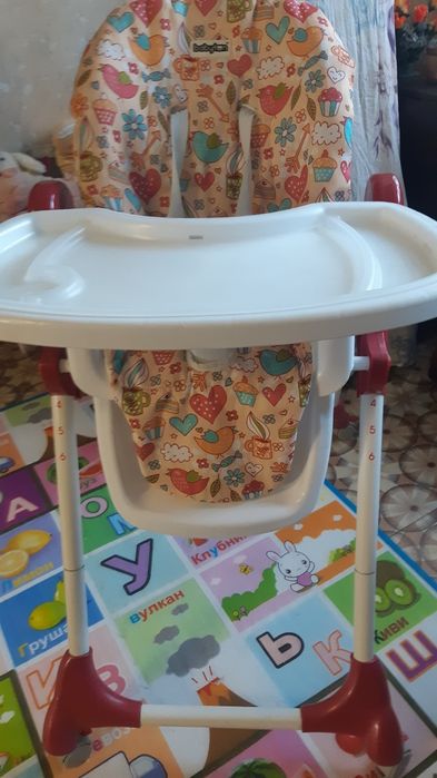 Стулчик для кормления отличном состояний.