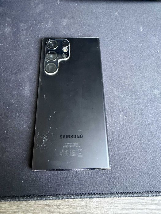 Samsung Galaxy S22 Ultra 256 GB черен — пукнат гръб