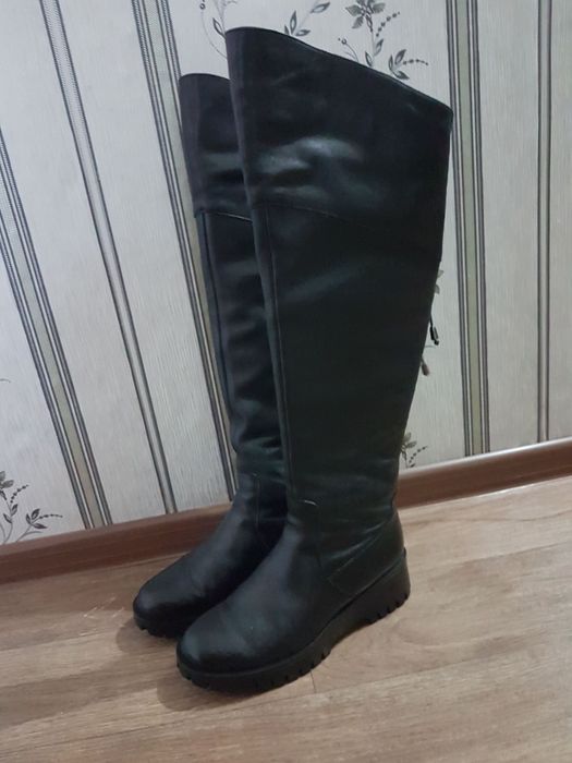 Продам  кожанные сапоги.