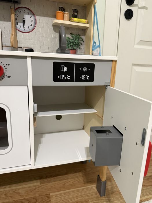 Детска дървена кухня