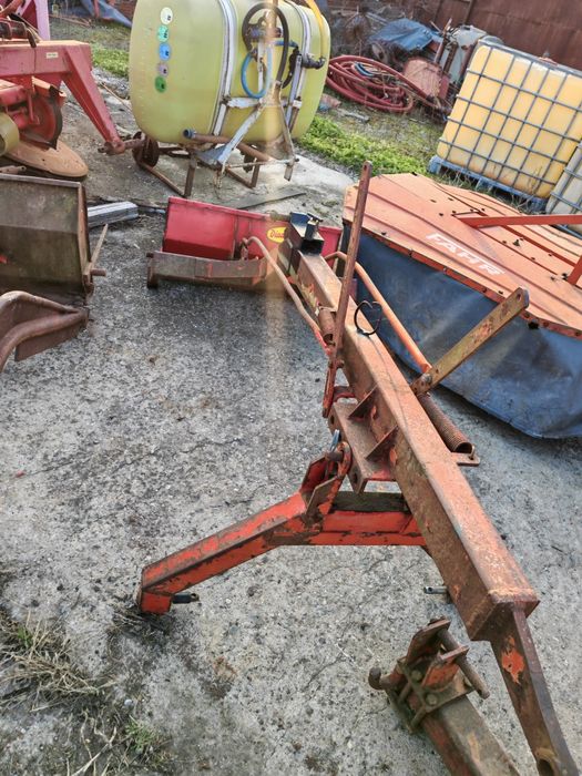 Încărcător în tiranți cu cupa- furci