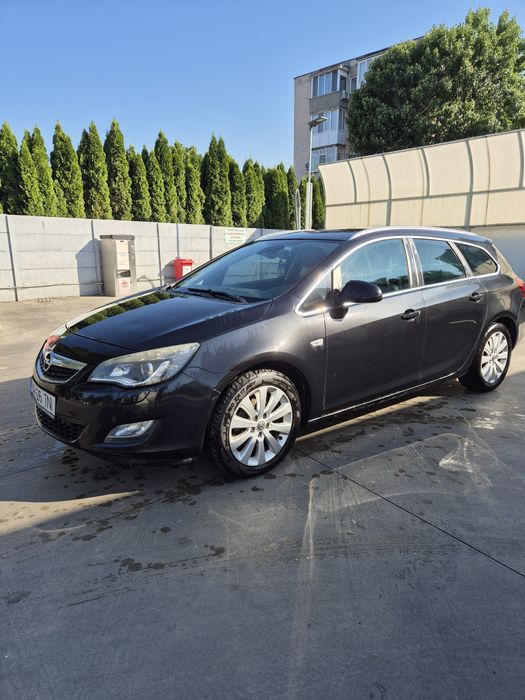 Vând Opel Astra J