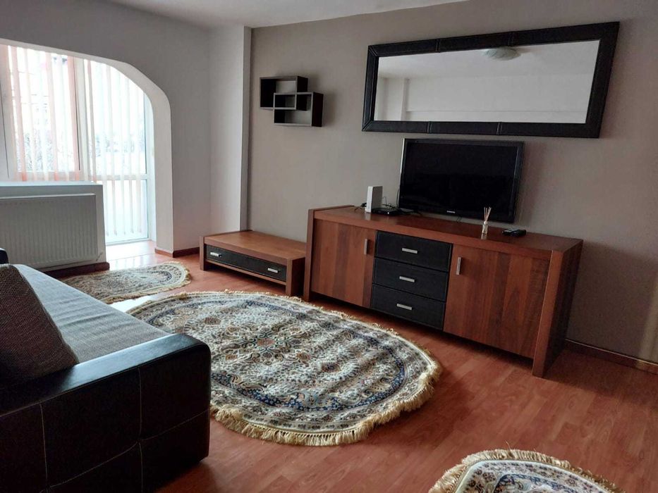 Închiriez apartament