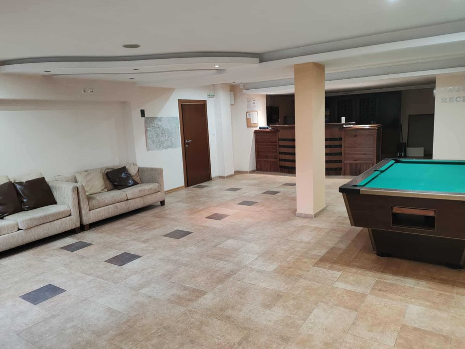 Дава се под наем Магазин в Банско - 400 кв.м за 382.5 € - Снимка #1