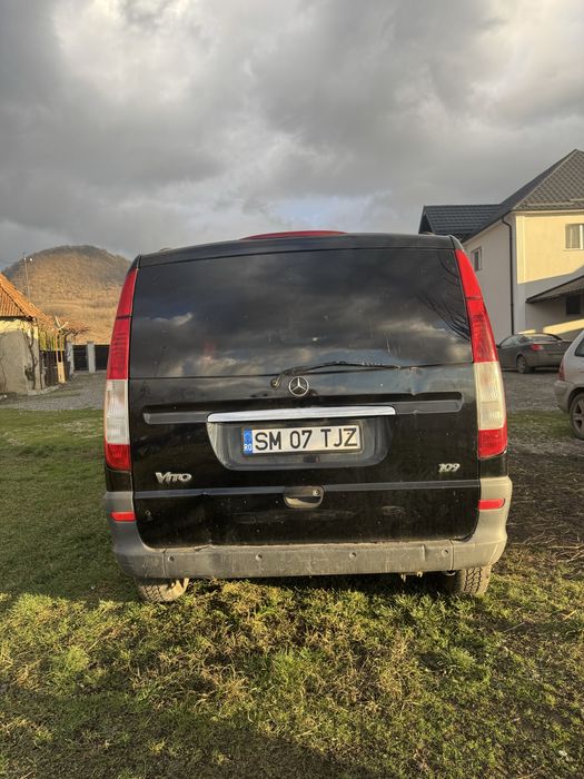 Mercedes-benz vito neagra