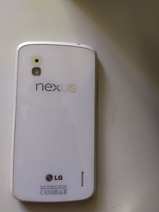 На части: Телефон LG Nexus 4 E960