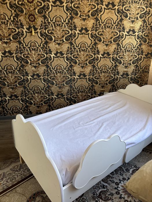 Продам детскую кроватку с матрацем