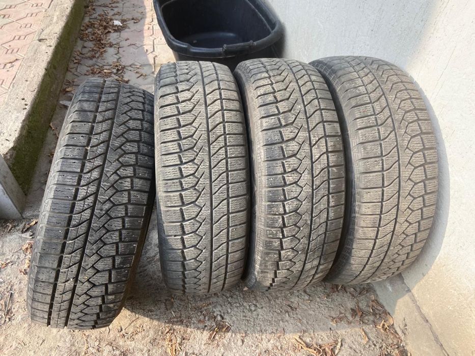 Зимние шины 235/60R18