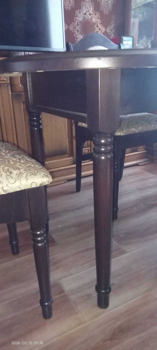 Продам обеденный стол со стульями