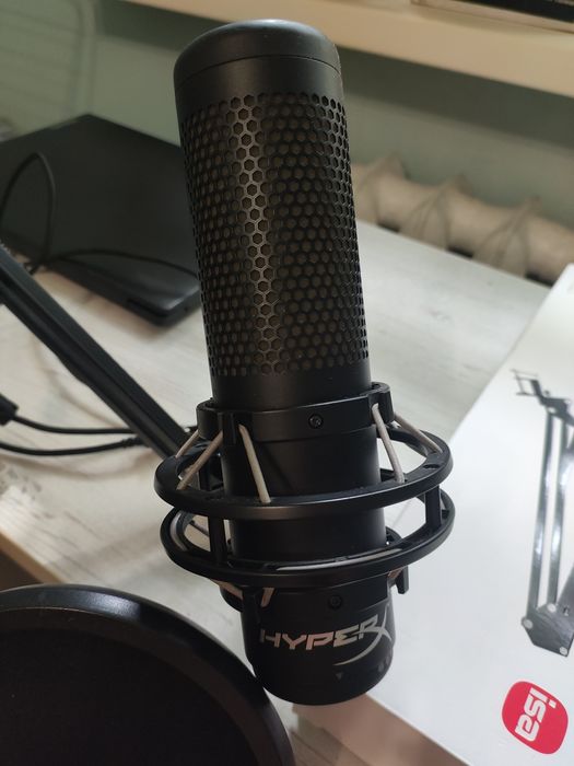 Продаю микрофон HyperX QuadCast S (черный) + пантограф