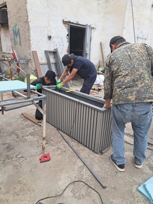 Кашпо из дпк фасадная свет серый.