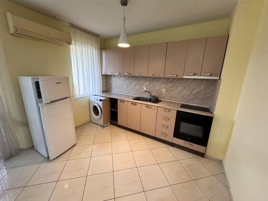 Дава се под наем Тристаен апартамент в Пловдив, Кършияка - 106 кв.м за 550 € - Снимка #2