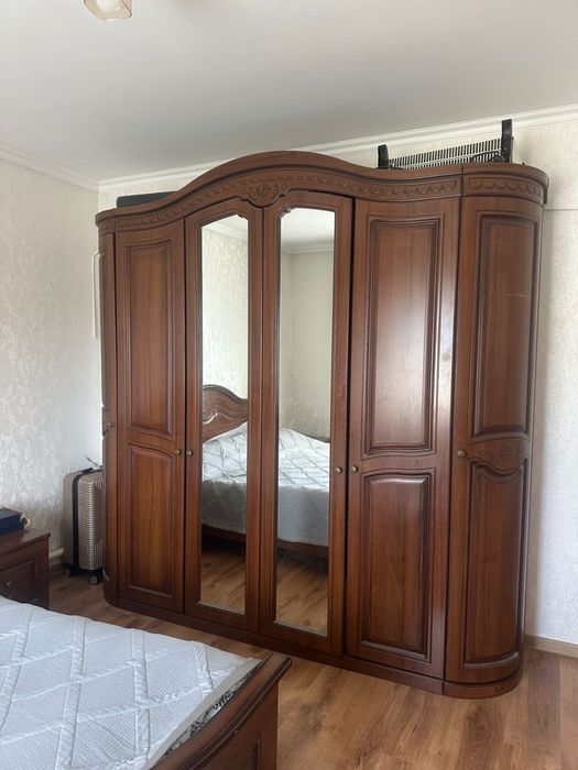 Продаю спальный гарнитур