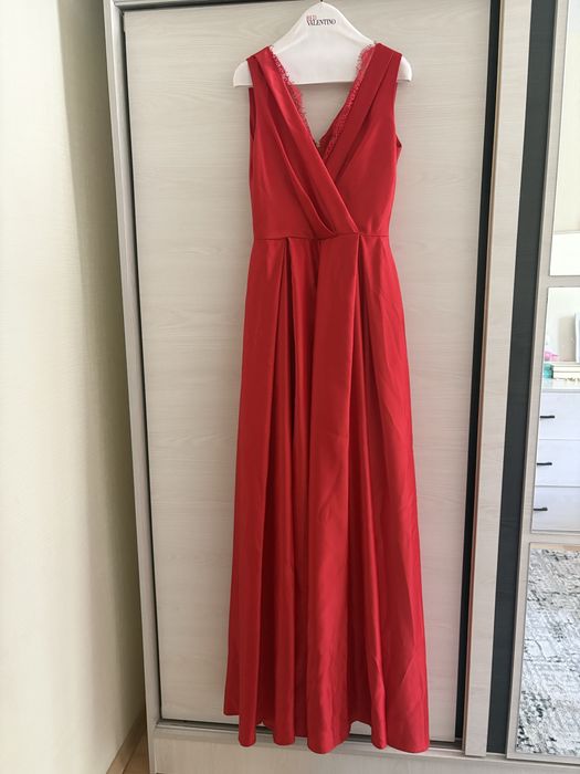 Вечернее красное платье Valentino