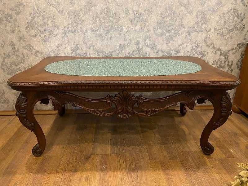 Стол ручная работа.  Художественная резьба по дереву.  Орех .