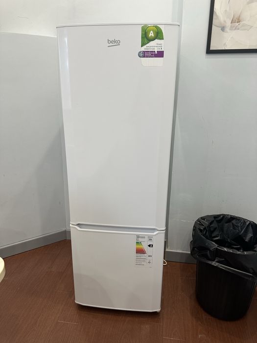 Холодильник с морозилкой