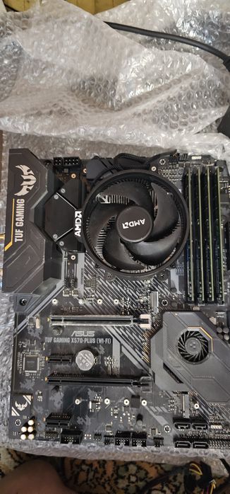 KIT Gaming Ryzen 5 2600+ Placa de baza ASUS TUF GAMING X570-PLUS (WI-FI) LA 500 RON