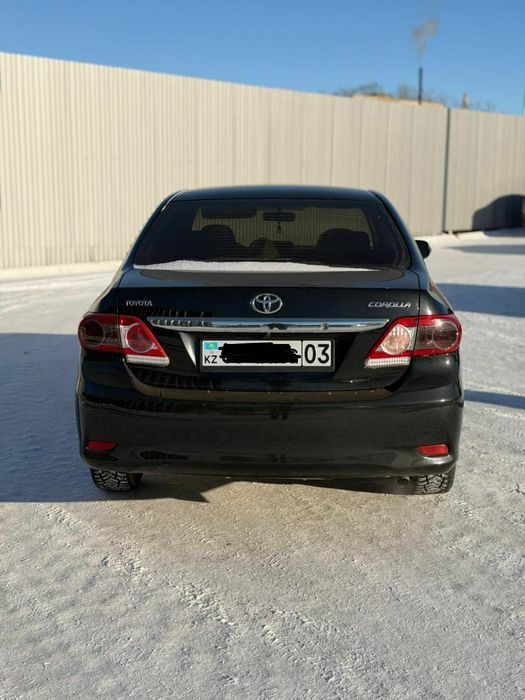 Тойота Карола в отличном состоянии . Родной окрас . Стекла фары родные