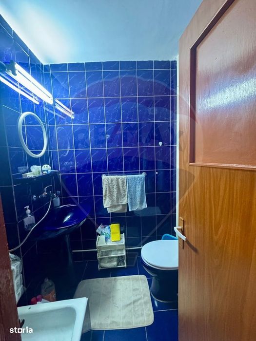 Apartament cu 4 camere de vânzare în zona Craiovita Noua