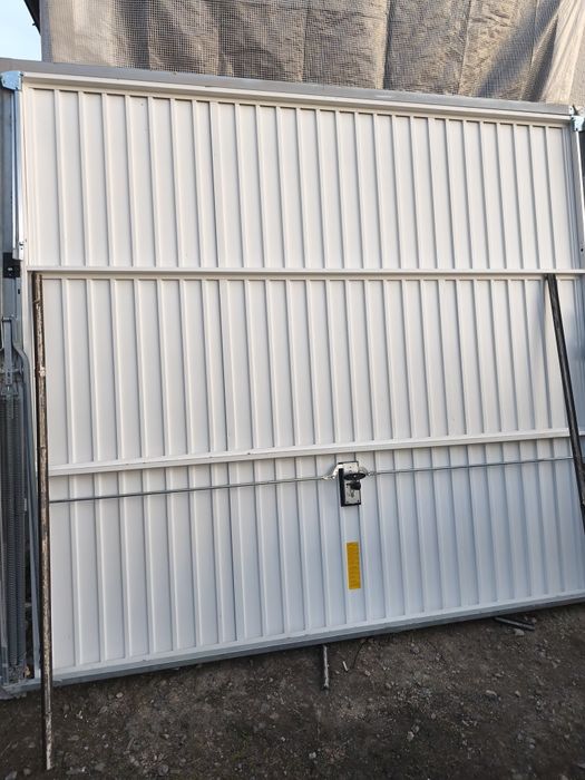 Гаражна врата тип крило