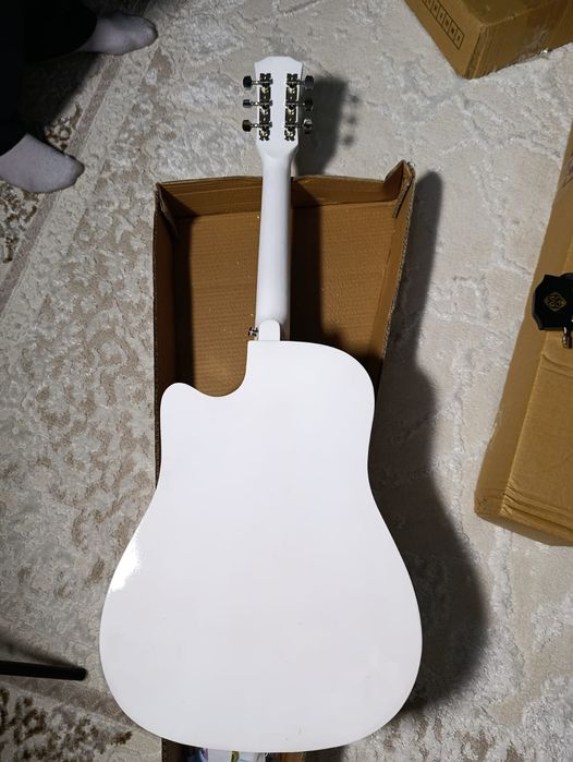 Гитара акустическая